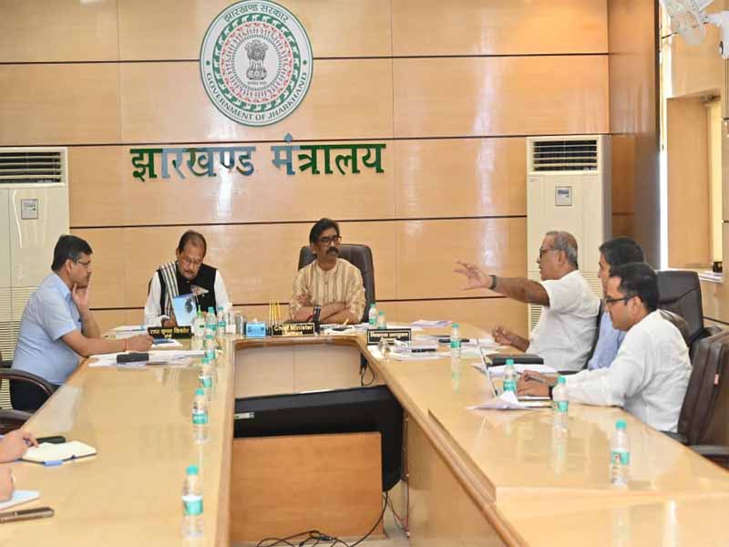 CM Hemant Soren Warns Officials During Finance Department Review Meeting